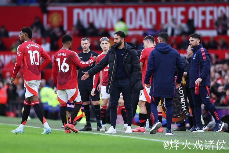 曼联爆发矛盾！阿莫林质疑青训实力，外租球员发照片回击